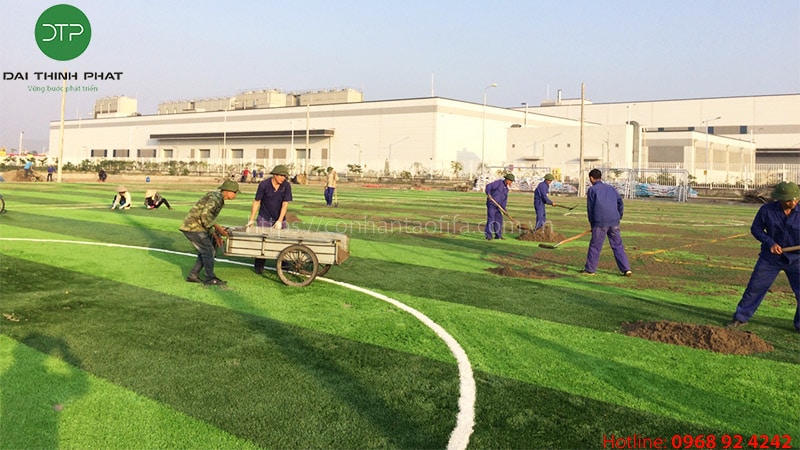 Sân bóng cỏ nhân tạo tại KCN Tràng Duệ